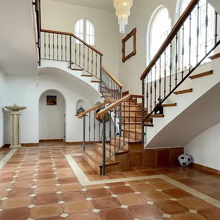 6 Bedroom Stunning In Lagunas De Mijas *