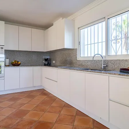 Holiday home 6 Bedroom Stunning In Lagunas De Mijas Fuengirola